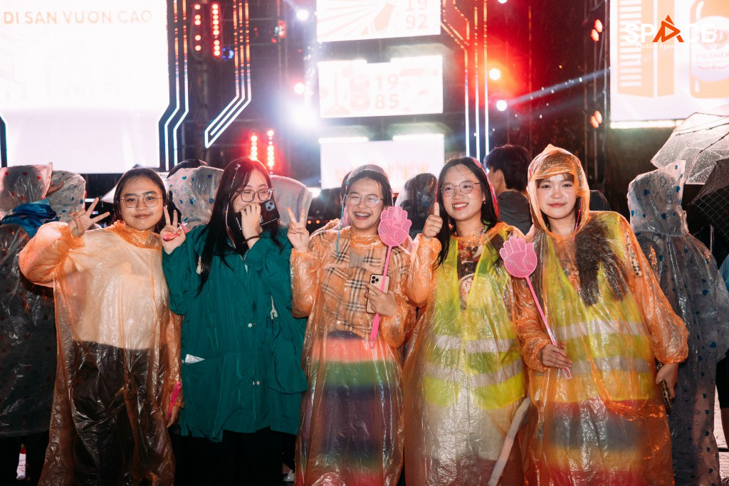 nguoi-dan-vinh-long-hao-huc-doi-mua-tham-gia-hanh-trinh-di-san-sabeco-22025121008071220251210104754.6572130